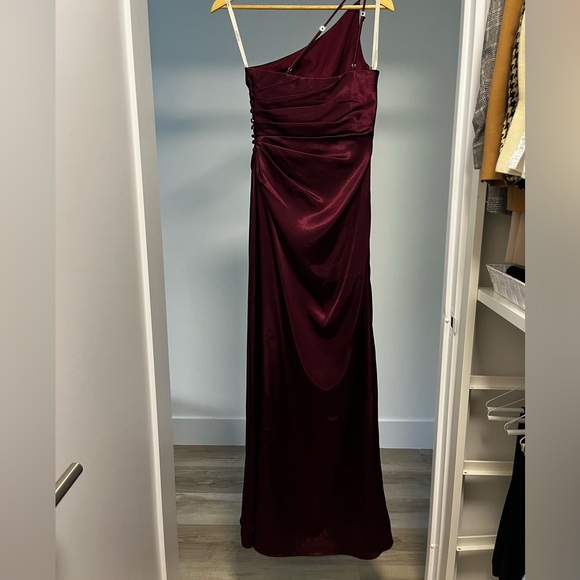 Charmeuse Draped One-Shoulder Dress - Galina Signature (David’s Bridal) - Picture 5 of 7